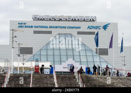 Der Staatssekretär für Gesundheit und Soziales, Matt Hancock, posiert für Fotos, nachdem er am 03. April 2020 in London, England, das neue NHS Nightingale-Krankenhaus im Excel-Konferenzzentrum eröffnet hat. Die Londoner Feldkrankenhausanlage, die in neun Tagen mit Hilfe der Armee errichtet wurde, wird zunächst bis zu 500 Betten mit Ventilatoren und Sauerstoff für die Covid-19-Patienten bereitstellen, die das Potenzial haben, die Kapazität auf bis zu 4.000 Betten zu erhöhen, sollte sie benötigt werden. (Foto von Wiktor Szymanowicz/NurPhoto) Stockfoto