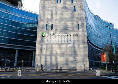 Das Logo der Region Lombardei ist auf dem Gebäude der Region in Mailand, Italien, April 09 2020 zu sehen. (Foto von Mairo Cinquetti/NurPhoto) Stockfoto