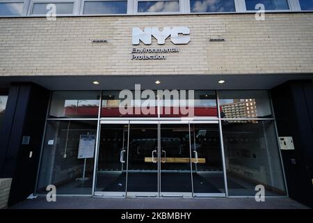 Ein Blick auf das Büro der Umweltschutzbehörde von NYC in Elmhurst, Queens, New York, USA, während der Coronavirus-Pandemie am 12. April 2020. (Foto von John Nacion/NurPhoto) Stockfoto