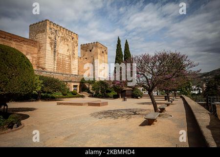 Der Ort der Algiba an der Alhambra am 17. April 2020 in Granada, Spanien. Die Alhambra ist das meistbesuchte Denkmal Spaniens und gehört zu den größten touristischen Zielen Europas. Sie ist wegen der Sperre, die zur Bekämpfung der Ausbreitung des neuartigen Coronavirus COVID-19 angeordnet wurde, geschlossen. (Foto von Fermin Rodriguez/NurPhoto) Stockfoto