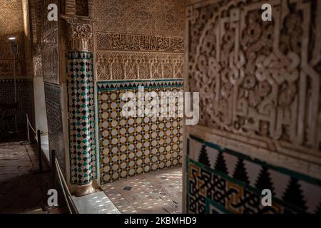 Ein Detail der Halle der Botschafter ohne Menschen in der Alhambra am 17. April 2020 in Granada, Spanien. Die Alhambra ist das meistbesuchte Denkmal Spaniens und gehört zu den größten touristischen Zielen Europas. Sie ist wegen der Sperre, die zur Bekämpfung der Ausbreitung des neuartigen Coronavirus COVID-19 angeordnet wurde, geschlossen. (Foto von Fermin Rodriguez/NurPhoto) Stockfoto