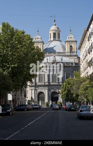 Blick auf die königliche Basilika San Francisco el Grande, es ist eine katholische Kirche im historischen Zentrum von Madrid. Neoklassizistisch im Stil in der zweiten Hälfte des 18.. Jahrhunderts, sticht es durch seine Kuppel hervor, die die dritte mit dem größten Durchmesser ist. In Madrid. Spanien (Foto von Oscar Gonzalez/NurPhoto) Stockfoto