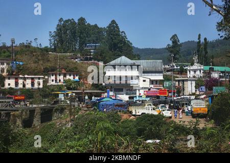 Malerische Stadt Munnar in Idukki, Kerala, Indien am 17. Februar 2019. Munnar ist eine Stadt- und Bergstation im Idukki-Viertel des südwestlichen indischen Staates Kerala. Munnar liegt auf rund 1.600 Metern (5.200 Fuß) Höhe über dem Meeresspiegel, in der Western Ghats Bergkette. Munnar wird auch als „Kaschmir Südindiens“ bezeichnet und ist ein beliebtes Ziel für Flitterwochen. (Foto von Creative Touch Imaging Ltd./NurPhoto) Stockfoto