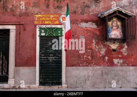 Am 23. April 2020 wurde der Eingang des Büros der Kommunistischen Partei in Castello Venedig aufgrund der Beschränkung des Notstands von COVID19 geschlossen. (Foto von Giacomo Cosua/NurPhoto) Stockfoto