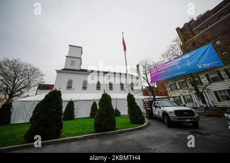 Ein Blick auf die First Presbyterian Church, die während der Coronavirus-Pandemie am 23. April 2020 eine Covid-19-Testklinik in Jamaika, Queens, New York, USA, eröffnete. (Foto von John Nacion/NurPhoto) Stockfoto