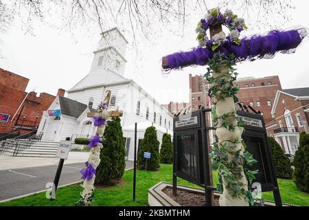 Ein Blick auf die First Presbyterian Church, die während der Coronavirus-Pandemie am 23. April 2020 eine Covid-19-Testklinik in Jamaika, Queens, New York, USA, eröffnete. (Foto von John Nacion/NurPhoto) Stockfoto