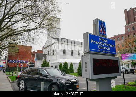 Ein Blick auf die First Presbyterian Church, die während der Coronavirus-Pandemie am 23. April 2020 eine Covid-19-Testklinik in Jamaika, Queens, New York, USA, eröffnete. (Foto von John Nacion/NurPhoto) Stockfoto