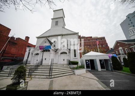 Ein Blick auf die First Presbyterian Church, die während der Coronavirus-Pandemie am 23. April 2020 eine Covid-19-Testklinik in Jamaika, Queens, New York, USA, eröffnete. (Foto von John Nacion/NurPhoto) Stockfoto