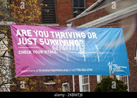 Ein Blick auf die First Presbyterian Church, die während der Coronavirus-Pandemie am 23. April 2020 eine Covid-19-Testklinik in Jamaika, Queens, New York, USA, eröffnete. (Foto von John Nacion/NurPhoto) Stockfoto