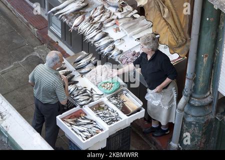 Der Mercado do Bolhao ist einer der emblematischsten Märkte in der Stadt Porto, ein traditioneller Lebensmittelmarkt, dessen Ursprünge auf das Jahr 1839 in Porto, Portugal, zurückgehen. (Foto von Oscar Gonzalez/NurPhoto) Stockfoto