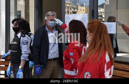 Zivilgericht von Athen eröffnet mit Schutzmaßnahmen gegen Coronavirus, in Athen, Griechenland, am 28. April 2020 (Foto: Nicolas Koutsokostas/NurPhoto) Stockfoto