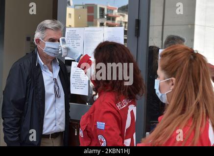 Zivilgericht von Athen eröffnet mit Schutzmaßnahmen gegen Coronavirus, in Athen, Griechenland, am 28. April 2020 (Foto: Nicolas Koutsokostas/NurPhoto) Stockfoto