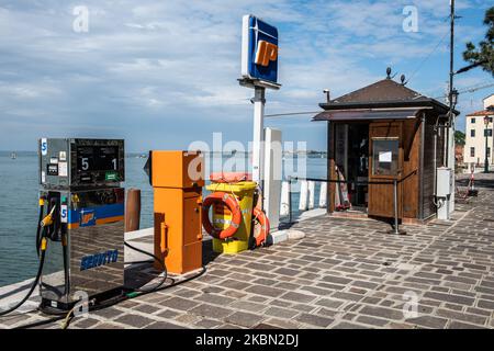Eine Tankstelle für Boote in Cannaregio, Venedig während COVID19 Notfall, in Venedig, Italien, am 28. April 2020 geöffnet. (Foto von Giacomo Cosua/NurPhoto) Stockfoto