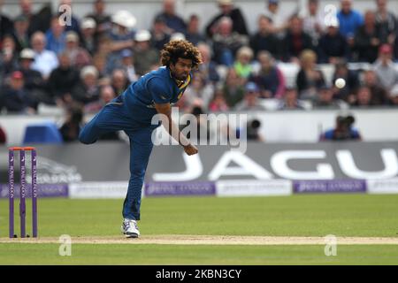 Lasith Malinga von Sri Lanka beim Bowling während der 2. ODI zwischen England und Sri Lanka am Emirates Riverside, Chester le Street am Sonntag, 25h. Mai 2014 (Foto: Mark Fletcher/MI News/NurPhoto) Stockfoto