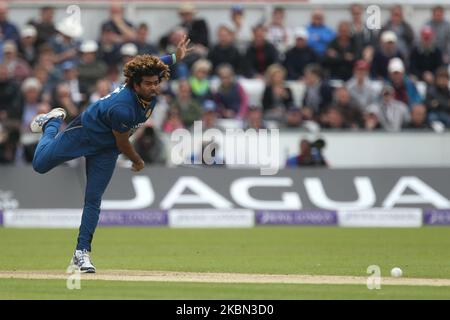 Lasith Malinga von Sri Lanka beim Bowling während der 2. ODI zwischen England und Sri Lanka am Emirates Riverside, Chester le Street am Sonntag, 25h. Mai 2014 (Foto: Mark Fletcher/MI News/NurPhoto) Stockfoto