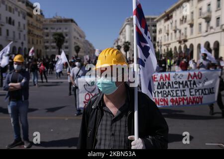 Die Mitglieder der kommunistischen Gewerkschaft P.A.M.E demonstrierten am 01. Mai in Thessaloniki zum 1. Mai im Alter des Coronavirus. 2020. (Foto von Achilleas Chiras/NurPhoto) Stockfoto