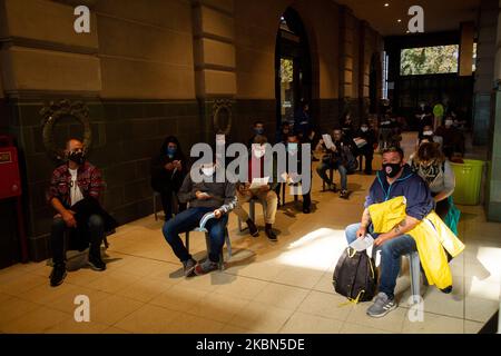 Am 29. April 2020 warten die Passagiere auf Tests am Retiro-Bahnhof in Buenos Aires, Argentinien. (Foto von Federico Rotter/NurPhoto) Stockfoto