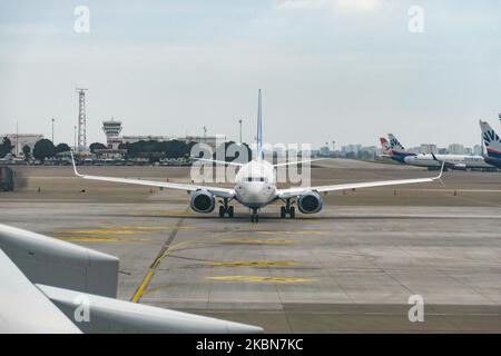 Pobeda Airlines LCC Boeing 737-800-Verkehrsflugzeug auf dem Asphalt des Antalya International Airport AYT LTAI in der Türkei. Pobeda PBD DP ist eine russische Billigfluggesellschaft, die sich im Besitz von Aeroflot, der russischen Flaggenträger, befindet. Die Boeing B737NG verfügt über die Zulassung VP-BQM und wird von 2x CFMI-Triebwerken angetrieben. Antalya ist der größte internationale Badeort der Türkei und liegt an der türkischen Riviera, die jedes Jahr von Millionen von Touristen besucht wird. 12. April 2020 (Foto von Nicolas Economou/NurPhoto) Stockfoto