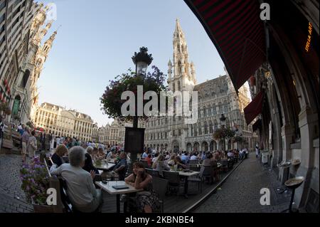 Der Grand-Place ist der zentrale Platz von Brüssel und ist von den Häusern der Zünfte, dem Rathaus und dem Königshaus umgeben. Er gilt als einer der schönsten Plätze der Welt und wurde 1998 in die Liste des Weltkulturerbes der UNESCO aufgenommen. In Brüssel, Belgien (Foto von Oscar Gonzalez/NurPhoto) Stockfoto