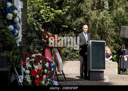 BELIT Onay, Bürgermeisterin von Hannover, spricht bei der Veranstaltung zum 75.. Jahrestag der Befreiung, der Kapitulation des nationalsozialistischen Deutschlands, am 8. Mai 2020 in Hannover, zum Gedenken an die Opfer der nationalsozialistischen Diktatur und ein Zeichen gegen den aufkommenden Rechtsextremismus und Rassismus. Aufgrund der Corona-Krise fand das stille Gedenken in kleinen Kreisen statt. (Foto von Peter Niedung/NurPhoto) Stockfoto