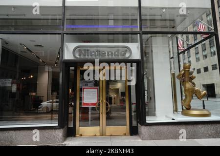 Ein Blick auf Nintendo in New York City USA während der Coronavirus-Pandemie am 9. Mai 2020 in New York City. COVID-19 hat sich in den meisten Ländern der Welt verbreitet und forderte über 270.000 Menschenleben mit über 3,9 Millionen gemeldeten Infektionen. (Washington Post) während die Welt eine Pandemie übersteht, könnte Nintendo einfach rezessionsfest sein. (Foto von John Nacion/NurPhoto) Stockfoto