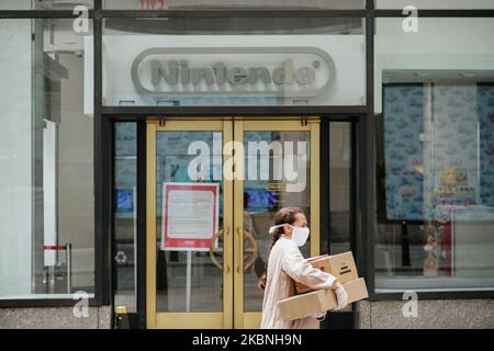 Ein Blick auf Nintendo in New York City USA während der Coronavirus-Pandemie am 9. Mai 2020 in New York City. COVID-19 hat sich in den meisten Ländern der Welt verbreitet und forderte über 270.000 Menschenleben mit über 3,9 Millionen gemeldeten Infektionen. (Washington Post) während die Welt eine Pandemie übersteht, könnte Nintendo einfach rezessionsfest sein. (Foto von John Nacion/NurPhoto) Stockfoto