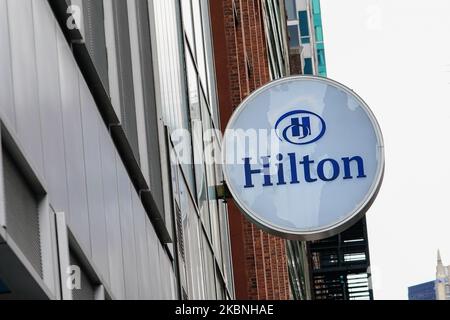 Blick auf das Hilton Hotel am Times Square in New York City, USA, während der Coronavirus-Pandemie am 9. Mai 2020 in New York City. COVID-19 hat sich in den meisten Ländern der Welt verbreitet und forderte über 270.000 Menschenleben mit über 3,9 Millionen gemeldeten Infektionen. Der CEO von Hilton sagt, dass sich Hotels eher von einem Coronavirus erholen werden. (Foto von John Nacion/NurPhoto) Stockfoto