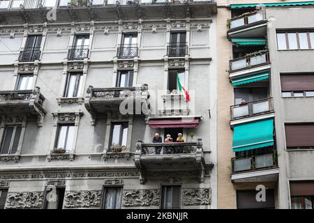 Banner zur Unterstützung von Silvia Romano, in Mailand, Italien, am 10. Mai 2020. Silvia Romano, die Frau, die im November 2018 in Kenia entführt wurde, wurde gestern Abend in Somalia vom italienischen Geheimdienst und türkischen Truppen freigelassen. (Foto von Mairo Cinquetti/NurPhoto) Stockfoto