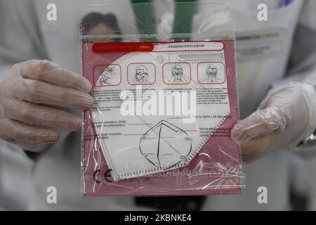 Die kostenlosen FFP2 Masken, die die Regierung der Gemeinschaft von Madrid während der nationalen Schließung erworben hat, um die Ausbreitung der neuen Coronavirus-Pandemie (COVID-19) in Madrid, Spanien, am 11. Mai 2020 zu verhindern, Sieben Millionen Geräte, die in den nächsten zwei Wochen über die 2.882 Apotheken in Madrid verteilt werden. (Foto von Oscar Gonzalez/NurPhoto) Stockfoto