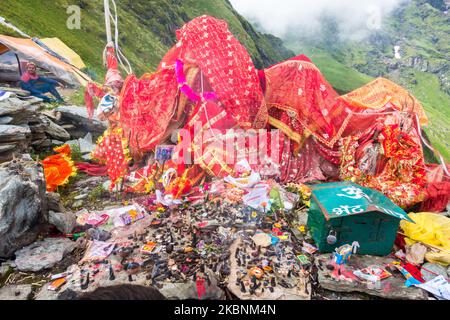 Juli 14. 2022, Himachal Pradesh Indien. Göttin Kali, ein Hindu-Gottheitsanbetungsort an der Spitze von Kali. Shrikhand Mahadev Kailash Yatra im Himalaya. Stockfoto