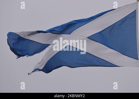 Eine allgemeine Ansicht der schottischen Flagge an der Grenze zwischen England und Schottland in Carter Bar, Northumberland, Großbritannien, am 12. Mai 2020. (Foto von Tom Collins/MI News/NurPhoto) Stockfoto