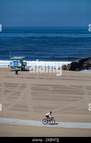 Die Strände von Los Angeles County wurden nach wochenlanger Schließung am Mittwoch, den 13. Mai 2020, während der Coronavirus-Pandemie wieder zur Freizeitnutzung freigegeben. (Foto von John Fredricks/NurPhoto) Stockfoto