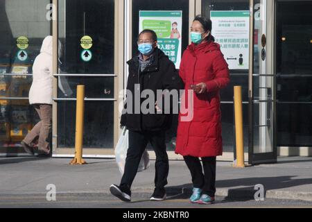 Menschen, die am 08. Mai 2020 in Toronto, Ontario, Kanada, Gesichtsmasken tragen, um sie vor dem neuartigen Coronavirus (COVID-19) zu schützen. (Foto von Creative Touch Imaging Ltd./NurPhoto) Stockfoto