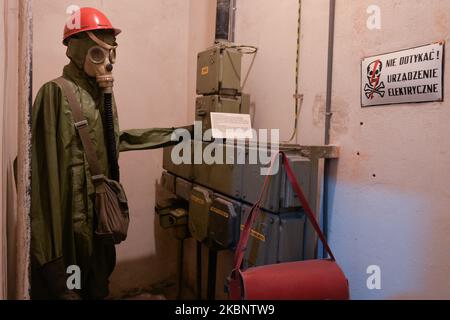 Ein Raum in einem nuklearen Bunker unter dem PRL-Museum im Krakauer Stadtteil Nowa Huta. Das PRL-Museum zeichnet die 40-jährige Geschichte der pro-kommunistischen Volksrepublik Polen (PRL) nach. Es befindet sich im ehemaligen Kino "Swiatowid". Das Museum bietet auch Führungen durch Atombunker von Nowa Huta an. Am Montag, den 27. April 2020, in Krakau, Polen. (Foto von Artur Widak/NurPhoto) Stockfoto