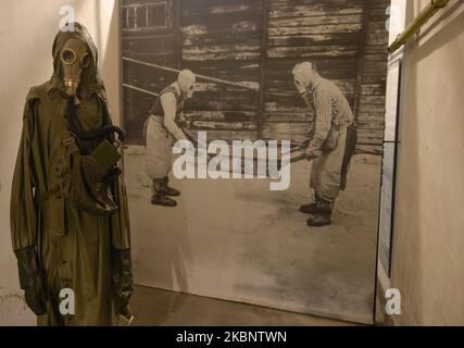 Ein Raum in einem nuklearen Bunker unter dem PRL-Museum im Krakauer Stadtteil Nowa Huta. Das PRL-Museum zeichnet die 40-jährige Geschichte der pro-kommunistischen Volksrepublik Polen (PRL) nach. Es befindet sich im ehemaligen Kino "Swiatowid". Das Museum bietet auch Führungen durch Atombunker von Nowa Huta an. Am Montag, den 27. April 2020, in Krakau, Polen. (Foto von Artur Widak/NurPhoto) Stockfoto