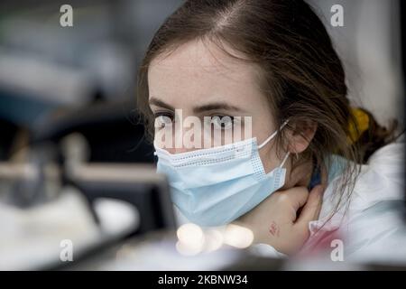 Ärzte und Krankenschwestern betreuen Patienten in der Intensivstation des Hospital del Mar in Barcelona während der Coronavirus-Covid-19-Krise am 14. Mai 2020 in Barcelona, Katalonien, Spanien. (Foto von Albert Llop/NurPhoto) Stockfoto