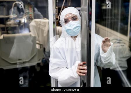 Ärzte und Krankenschwestern betreuen Patienten in der Intensivstation des Hospital del Mar in Barcelona während der Coronavirus-Covid-19-Krise am 14. Mai 2020 in Barcelona, Katalonien, Spanien. (Foto von Albert Llop/NurPhoto) Stockfoto