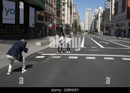 Gran via im Madrider Stadtteil Centro der 65.-tägige Alarmzustand, der sich noch in der Phase 0 der von der Regierung während der Coronavirus-Pandemie am 17. Mai 2020 in Madrid, Spanien, geplanten Deeskalation befindet. (Foto von Oscar Gonzalez/NurPhoto) Stockfoto