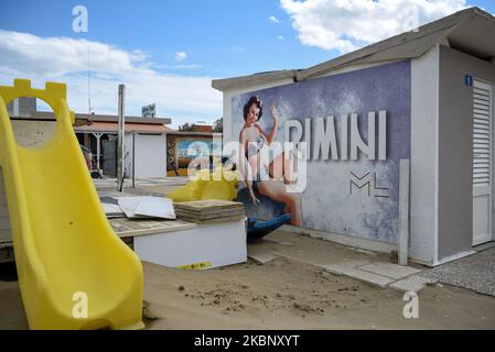 Eine der Badeanstalten an der Riviera Romagnola, die aufgrund des Coronavirus-Notfalls immer noch geschlossen ist. Rimini, Italien, 15. Mai 2020. (Foto von Andrea Savorani Neri/NurPhoto) Stockfoto