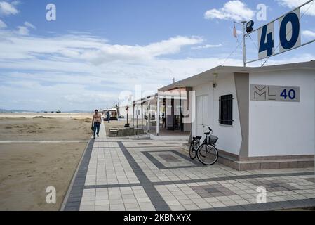 Eine der Badeanstalten an der Riviera Romagnola, die aufgrund des Coronavirus-Notfalls immer noch geschlossen ist. Rimini, Italien, 15. Mai 2020. (Foto von Andrea Savorani Neri/NurPhoto) Stockfoto