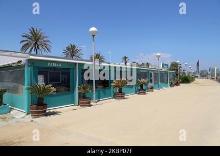 Strandrestaurants sind am ersten Tag der Phase 0,5 der Entfindung in Barcelona, Spanien, am 18.. Mai 2020 noch geschlossen. (Foto von Joan Valls/Urbanandsport/NurPhoto) Stockfoto