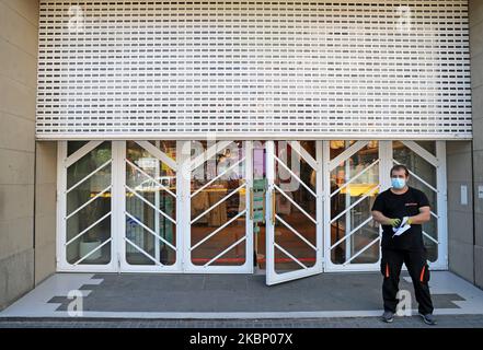 Die Geschäfte werden am ersten Tag der Phase 0,5 der Entfindung am 18.. Mai 2020 in Barcelona, Spanien, wieder eröffnet. (Foto von Joan Valls/Urbanandsport/NurPhoto) Stockfoto