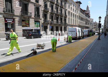 Am ersten Tag der Phase 0,5 der Entfindung, in Barcelona, Spanien, am 18.. Mai 2020, arbeitet die Erweiterung der Gehwege der Via Aletana. (Foto von Joan Valls/Urbanandsport/NurPhoto) Stockfoto