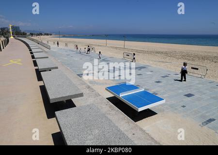 Die Strände sind am ersten Tag der Phase 0,5 der Entfindung in Barcelona, Spanien, am 18.. Mai 2020 noch für das Baden geschlossen. (Foto von Joan Valls/Urbanandsport/NurPhoto) Stockfoto