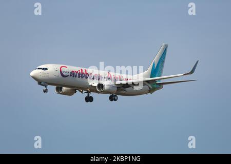 Caribbean Airlines Boeing 737-800-Verkehrsflugzeug, gesehen bei der endgültigen Landung auf dem New York JFK John F Kennedy International Airport in NY, USA. Das Flugzeug B737 hat die Registrierung 9Y-TAB und Farbe auf dem Schwanz eines Kolibris. Caribbean Airlines Limited BW BWA ist die staatliche Fluggesellschaft und Flaggengesellschaft von Trinidad und Tobago mit Sitz in Iere House in Piarco und bietet Flüge in die Karibik, nach Nordamerika und Südamerika an. 13. Februar 2020 (Foto von Nicolas Economou/NurPhoto) Stockfoto