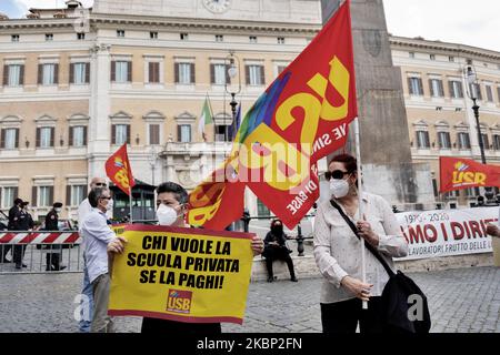 Eine Gruppe von Frauen, die an der Demonstration von USB (Unione Sindacale Di Base) vor dem Montecitorio-Palast in Roma teilnahmen, nachdem die Nation aufgrund des Covid-19-Ausbruchs gesperrt wurde. Die Gruppe bittet bei der Regierung, die italienischen Arbeiter zu schützen und ihre Rechte zu respektieren, Roma, 20.. Mai, Italien. (Foto von Matteo Trevisan/NurPhoto) Stockfoto