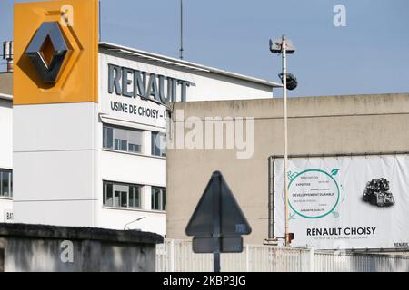 Dieses Bild zeigt das Renault-Werk in Choisy-le-ROI, in der Nähe von Paris, am 21. Mai 2020. Die Gruppe wird am 29. Mai die Entwürfe eines riesigen Sparplans im Wert von 2 Milliarden Euro, der im Februar angekündigt wurde, bekannt geben. "Vier Fabriken würden in Frankreich geschlossen werden: Choisy-le-ROI, Dieppe und die Gießereien der Bretagne, um zu beginnen und Flins später", so die französische satirische Zeitung Le Canard Enchaine. (Foto von Michel Stoupak/NurPhoto) Stockfoto