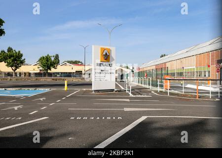 Dieses Bild zeigt das Renault-Werk in Choisy-le-ROI, in der Nähe von Paris, am 21. Mai 2020. Die Gruppe wird am 29. Mai die Entwürfe eines riesigen Sparplans im Wert von 2 Milliarden Euro, der im Februar angekündigt wurde, bekannt geben. "Vier Fabriken würden in Frankreich geschlossen werden: Choisy-le-ROI, Dieppe und die Gießereien der Bretagne, um zu beginnen und Flins später", so die französische satirische Zeitung Le Canard Enchaine. (Foto von Michel Stoupak/NurPhoto) Stockfoto