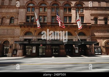 Ein Blick auf die Carnegie Hall während der Coronavirus-Pandemie am 20. Mai 2020 in New York City. COVID-19 hat sich in den meisten Ländern der Welt verbreitet und forderte über 316.000 Menschenleben mit über 4,8 Millionen gemeldeten Infektionen. (Foto von John Nacion/NurPhoto) Stockfoto