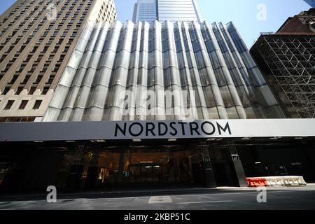 Ein Blick auf den Nordstrom Store während der Coronavirus-Pandemie am 20. Mai 2020 in New York City. COVID-19 hat sich in den meisten Ländern der Welt verbreitet und forderte über 316.000 Menschenleben mit über 4,8 Millionen gemeldeten Infektionen. (Foto von John Nacion/NurPhoto) Stockfoto